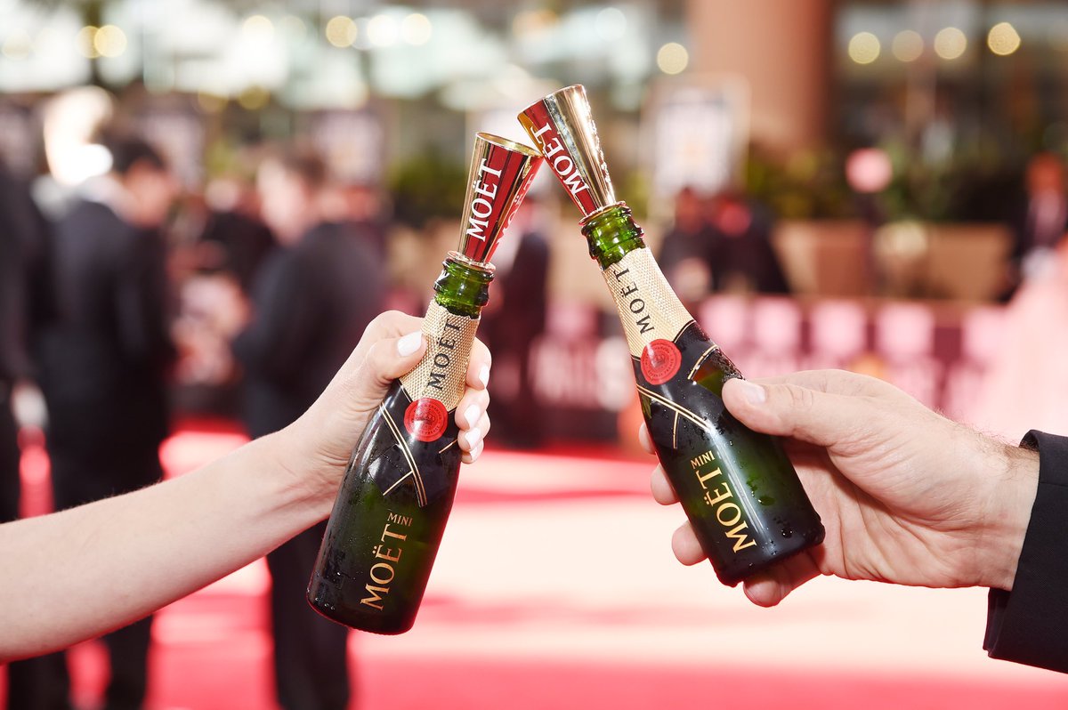 TheCreativeLyfe's tweet photo. The #Oscars had the #whiteout and the #goldenglobes has #WHITEgold...emphasis on White. Let’s not raise a glass to this. #Blacktwitter #MeToo #diversitymatters https://t.co/m0EOLnZ8Jp