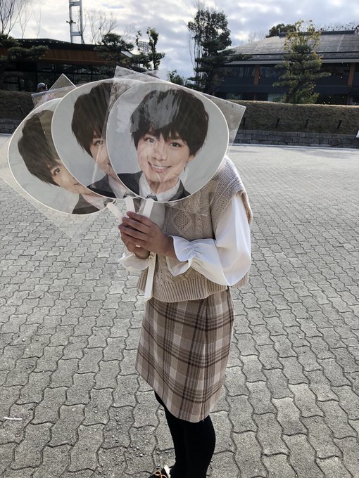 なにわ男子ライブ服装 参戦服まとめ 持ち物一覧や初めて参戦する際の注意点なども アクアノートアイドル図鑑