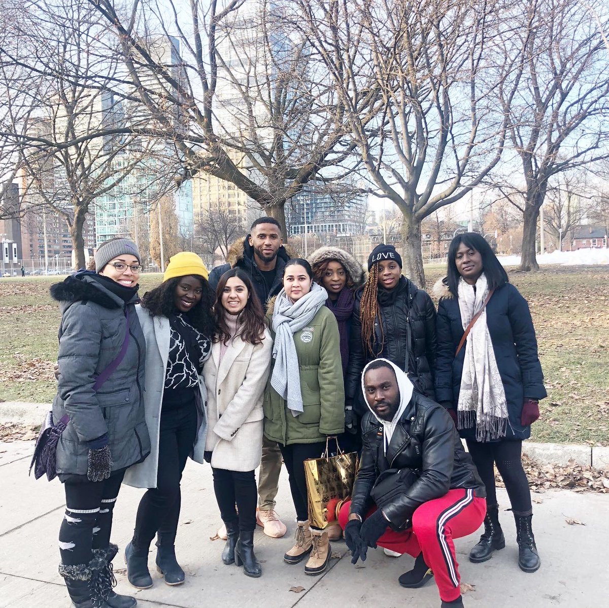 Thank you to these amazing volunteers for joining us on our last homeless drive for 2019 at Moss Park. ❤️💫
#givingbacktothecommunity #toronto #mosspark