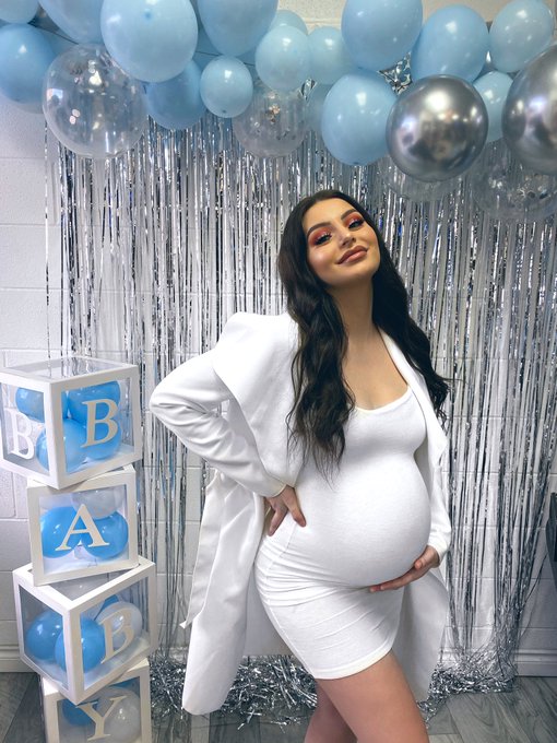 Baby coming soon 👣💙 King Elias Colyer https://t.co/lf37qhYtuP