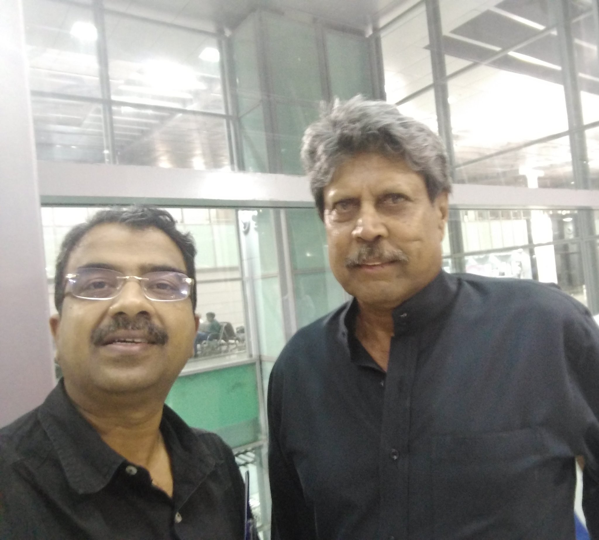 Happy birthday to India\s greatest all rounders, Kapil Dev.

One of my treasured pictures. 
