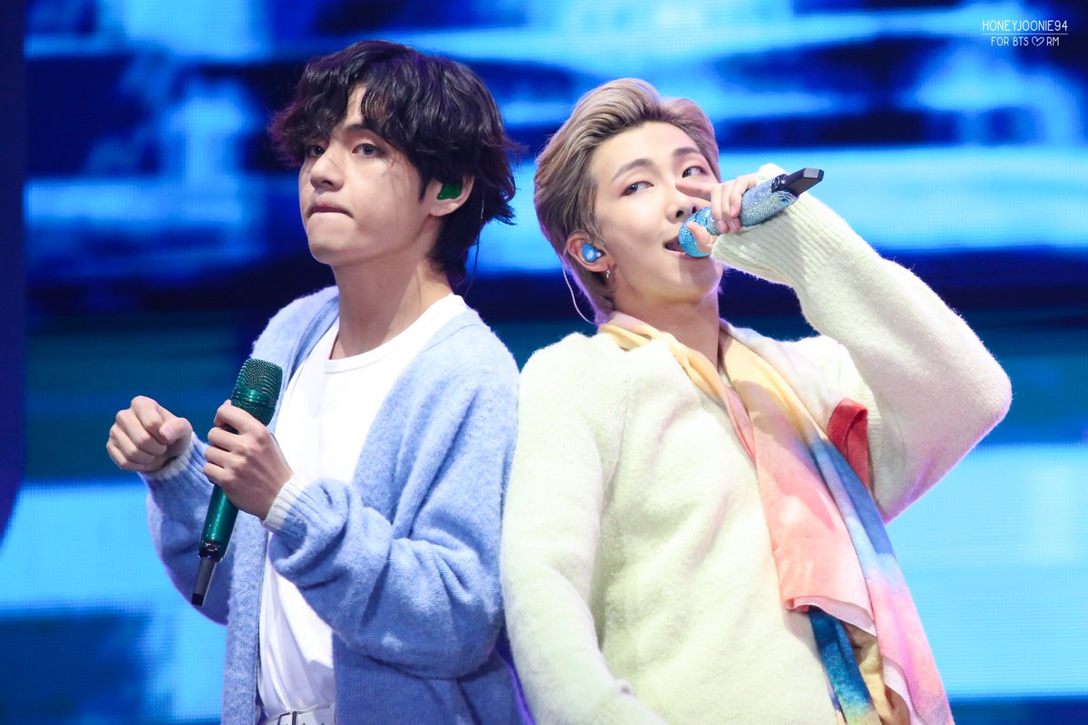 SaveMeRealMe's tweet photo. Siempre me va a encantar ésta parte de la coreografía 

#VMon #JoonTae #TaeJon https://t.co/QV6U4bSSrc