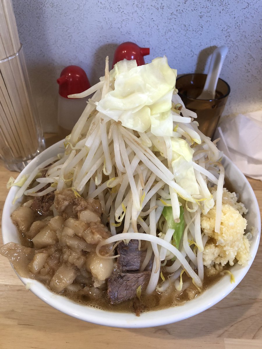 lepa_69's tweet photo. 今日までお休みで嫁さんもいないので二郎系始めしてきた。今年はこのラーメンを1番多く食うんだろうな。今年もよろしくお願いします🤲 https://t.co/wXoF5mRhXt