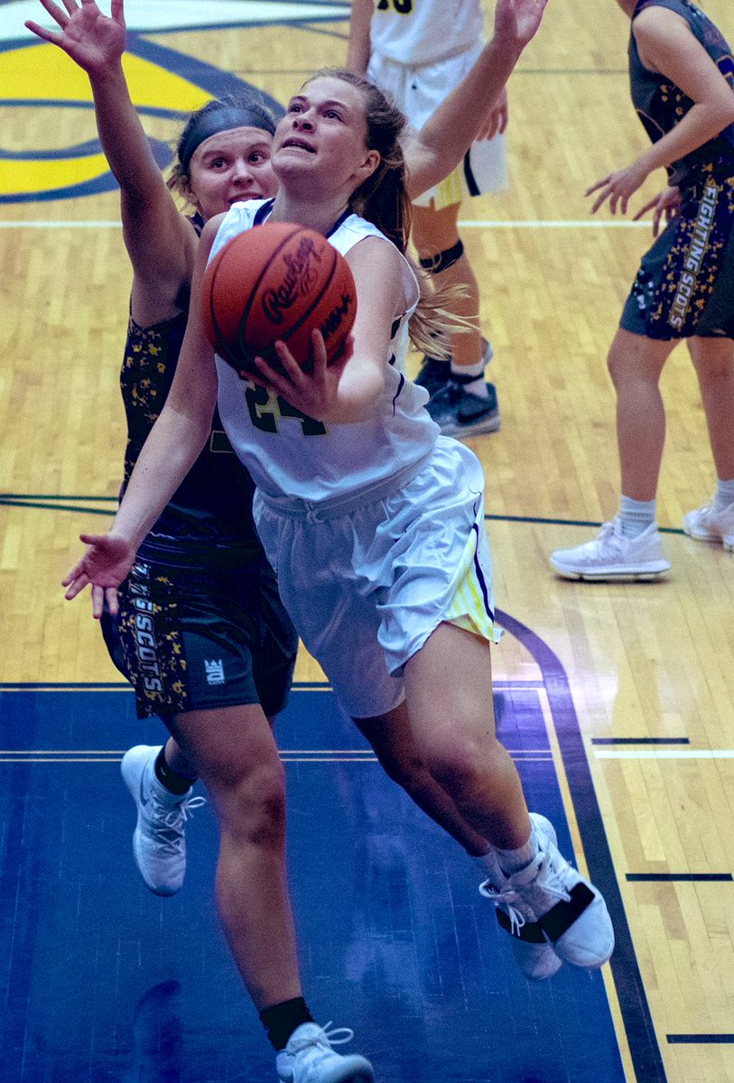 grstormbb's tweet photo. BIG night for 2021 GIRLS STORM UA Rise 5’11 SF Emma Costen leading all scorers with 20 points as Hudsonville moved to 7-0 with a 46-45 win over Jenison. https://t.co/39pPuv5vnz