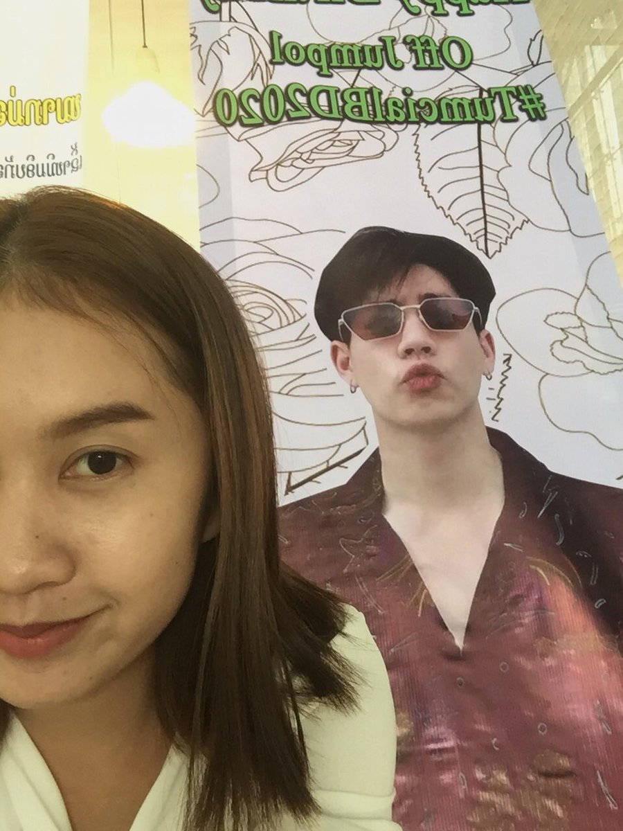 thalayseedam1's tweet photo. ເລີ່ມແຈກກັນມື້ນີ້ຈົນຮອດທີ່20ເລີຍນະຈະ ໃຜໄປວຽງຈັນເຊັນເຕີ້ກະຢ່າລືມຖ່າຍຮູບມາອວດແນ່ເດີ້ແລ້ວເອົາລົງແທັກນີ້ #OffGunLaosFc ໃຫ້ເບີ່ງແນ່ເດີ້ 💚🙏🏻🇱🇦👶🏻 https://t.co/B7LnwyVrxU