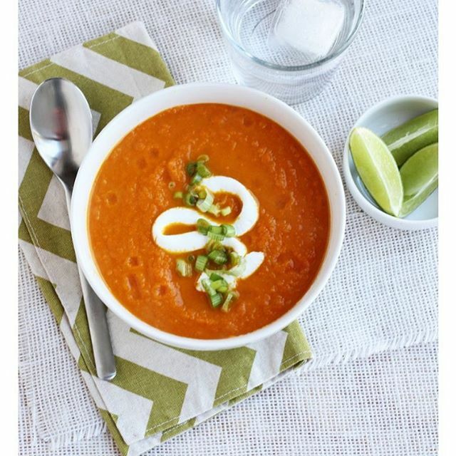 Don’t know about you- but this season has felt like one awful cold after the other. For those looking for an alternative to the quintessential chicken noodle soup this GINGER + LIME CARROT SOUP from one of our favorite websites for vegetarian recipes (am… ift.tt/2QJUd20