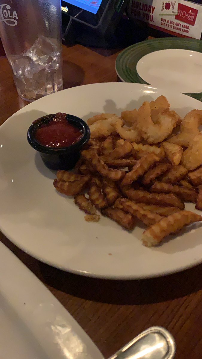 Thor6255's tweet photo. Nothing beats a lovely meal at Applebee’s, alone...#halfpriceapps #applebees https://t.co/O1RgGBtAqu