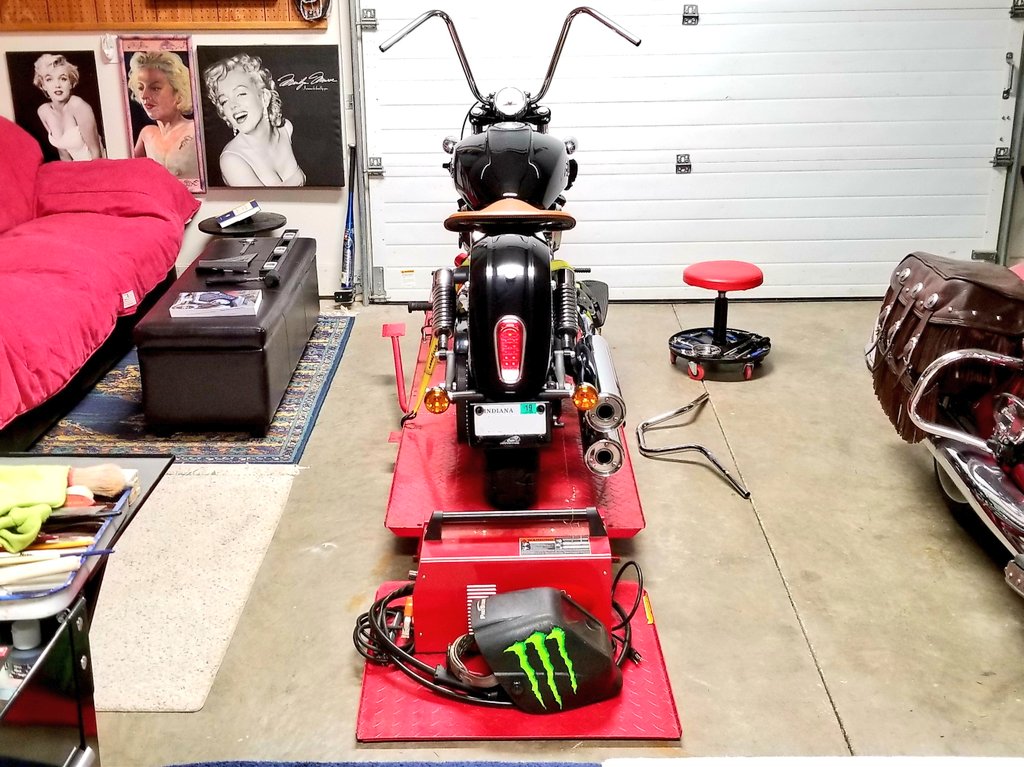 Studio_M_'s tweet image. -  Slow &amp;amp; steady. I'm really liking
the lines of these Ape Hanger
handlebars I put on today. I still
have more new parts &amp;amp; mods to
make. Stay tuned...  🦇🏍🦇
#SameBatChannel
#SameBatPlace