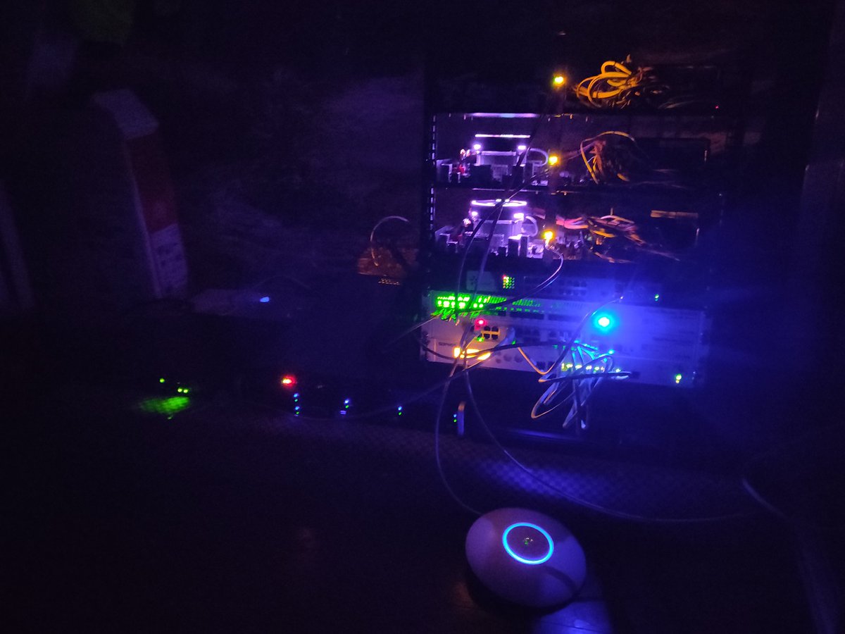 McUles's tweet photo. #SLIX bei Nacht ^^
Heute die Hardware endlich ein wenig in Form gebracht.
Wenn ich jetzt auch noch die SIP Einwahl von @o2de in der MyPBX zum laufen bekomme, ist alles soweit wieder in Ordnung. https://t.co/yttEmKq7Lp https://t.co/vy8eATDcmL