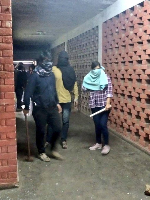 shahanaf6's tweet photo. Goons covered their face, really we cannot find them by face #JNU
#ABVPterrorist #JNUattack #JNUProtests
#IndiaAgainstCAA_NPR_NRC https://t.co/GGwIkhzdJ4