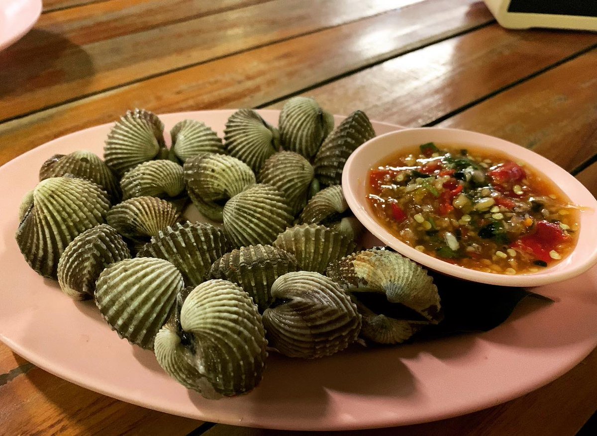 The treasure of Khon kaen, Tong pla pao, the best esarn food in Khon kaen in my opinion, very affordable
.
.
.
.
#steamedfish #somtum #intestine #ส้มตำ #ไส้ย่าง #ตำแตง #ปลานึ่ง #หอยแครง #clam #food #esarnfood #thaifood #icefoodie #icesiriwong