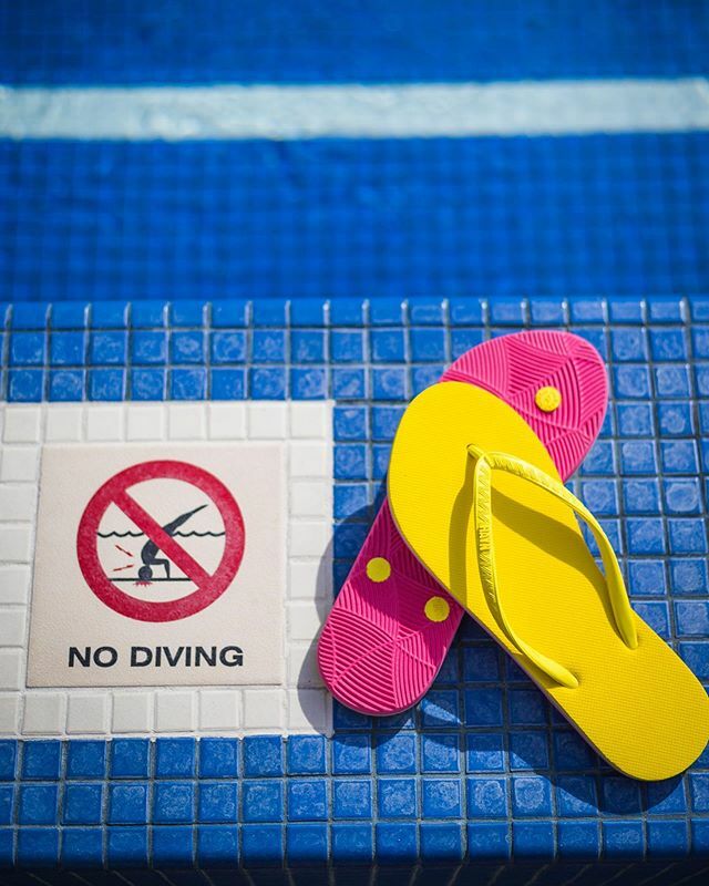 livehayn's tweet photo. New Year, New Slippahs 🤙🏻 From our ʻOhana to yours, we are wishing all of you a successful and happy 2020 🎊. 📸: @kyleaddisonwright https://t.co/ITTuIi9XA0 https://t.co/SfVb0wbx7L