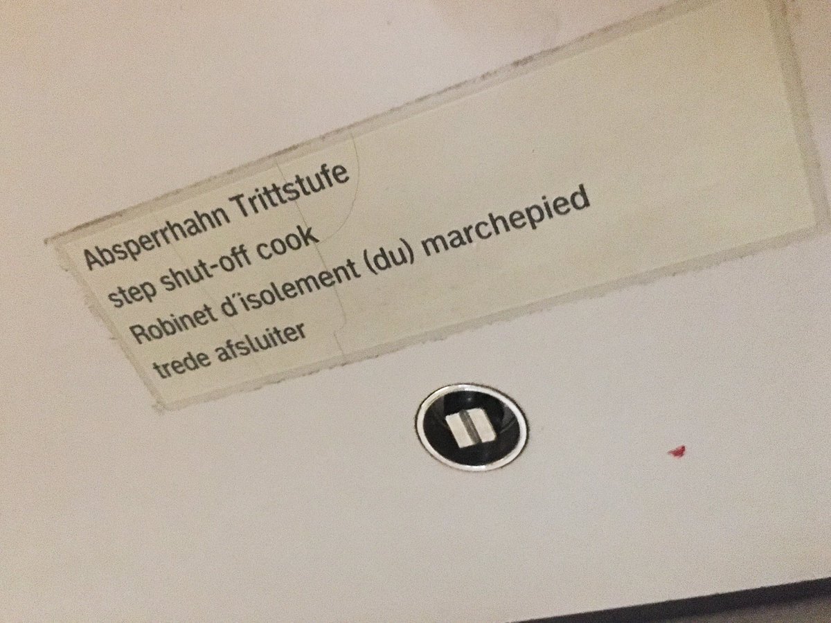 ucc360's tweet photo. Bei der #Bahn ist man der Meinung, dass im Englischen der Koch für die Trittstufe zuständig ist 😁 #ice #ice3 #baureihe403 #vierkantschloss (keine Pause Taste) https://t.co/hdhOOOdCFN