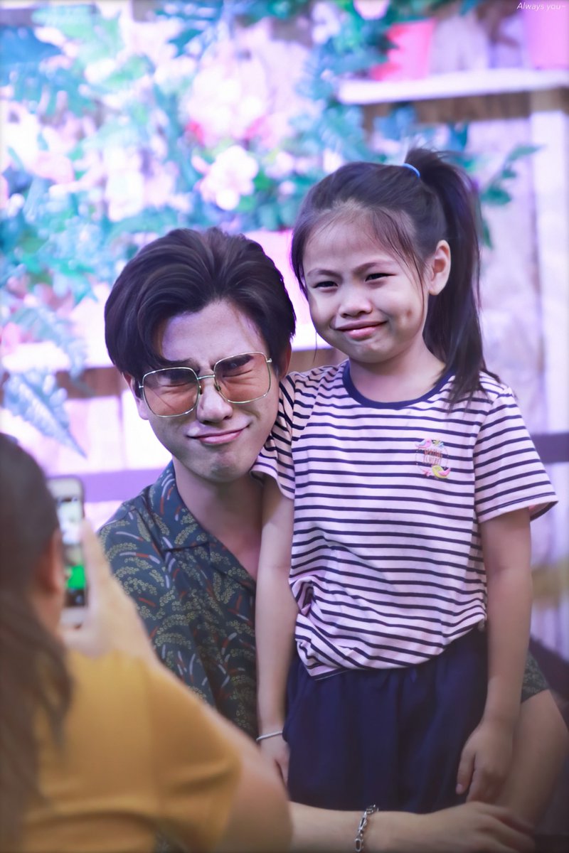 Sukem71961826's tweet photo. Dễ thương chưa😏😏😏 #ColorfulPerthDay #KDPPE #PerthTanapon https://t.co/cqlOwSms11