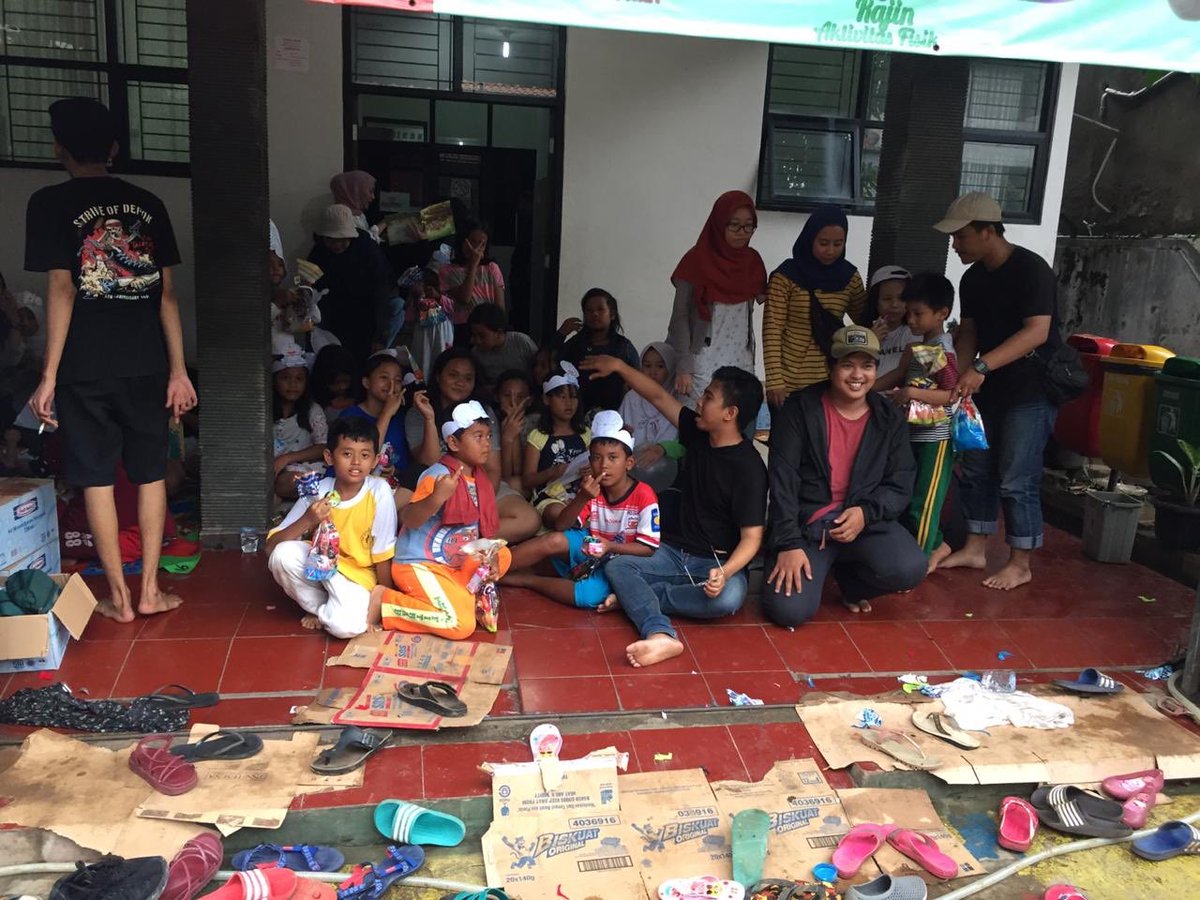 rokenrolpalsu's tweet image. jangan mati dulu sebelum berguna
#TamanBaca #AllBase #KerjaBakti