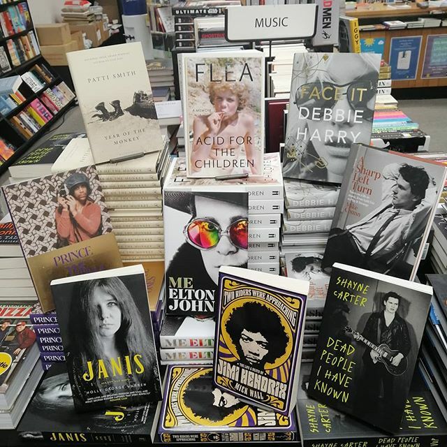 unitybookswgtn's tweet photo. Music biographies galore for your summer reading pleasure ๐ถ๐ถ #pattismith #flea #janisjoplin #jimihendrix #eltonjohn #mikechunn #shaynecarter #debbieharry https://t.co/hntcfATrXK https://t.co/OMxCO2DAlc