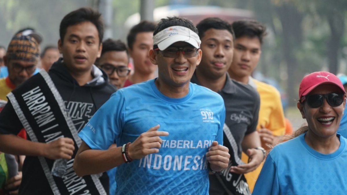 DepokRun's tweet image. Filosofi Lari Sandiaga Uno
"Filosofi lari itu ada empat. Satu adalah preparation atau persiapan. Kita nggak bisa main lari aja, tadi harus stretching dulu. Sama seperti di dunia usaha dan politik"

Artikel ini telah tayang di Kompas.com 
Link: megapolitan.kompas.com/read/2016/04/0…