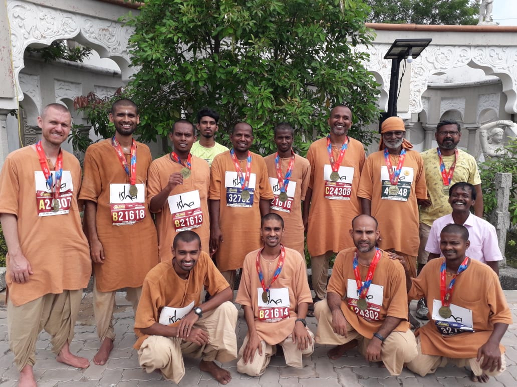 ishavidhya's tweet photo. The marathon happened in 3 categories - 42 km, 32 km and 21 km. It began at the YMCA College grounds at Nandanam and ended at VGP Golden Resorts in ECR. The brahmacharis and the volunteers were decked in Isha Vidhya T-shirts as they participated in the marathon
#RunForIshaVidhya https://t.co/OJEk2pyoEl