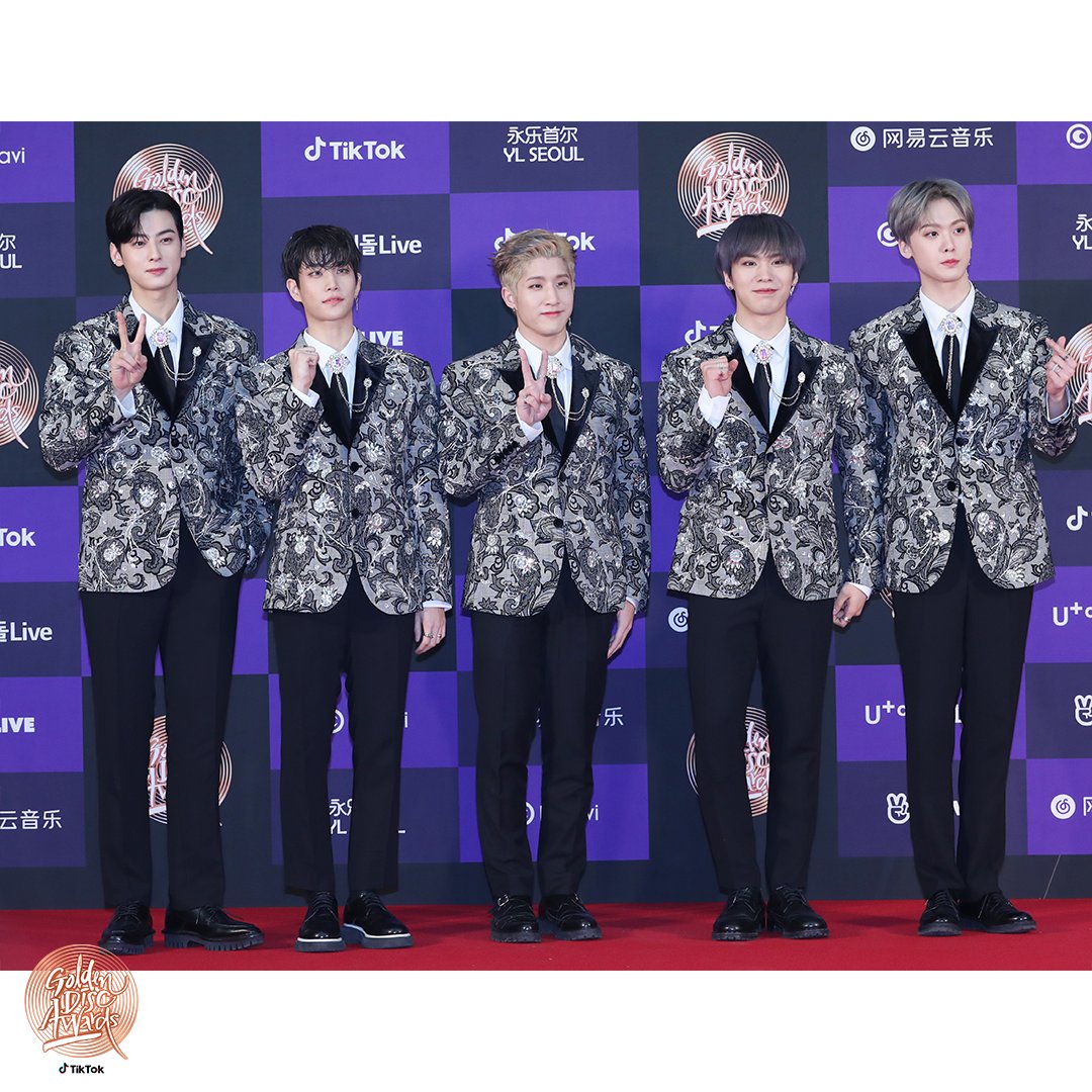 _GoldenDisc's tweet photo. The 34th Golden Disc Awards with TikTok
Album Division Division Redcarpet
ㅤ 
#아스트로 #ASTRO
ㅤ 
#골든디스크어워즈 #goldendiscawards 
#틱톡 #TikTok #골든디스크 #goldendisc #gda
#음반부문 #AlbumDivision
#레드카펫 #REDCARPET https://t.co/AML5eY13lJ
