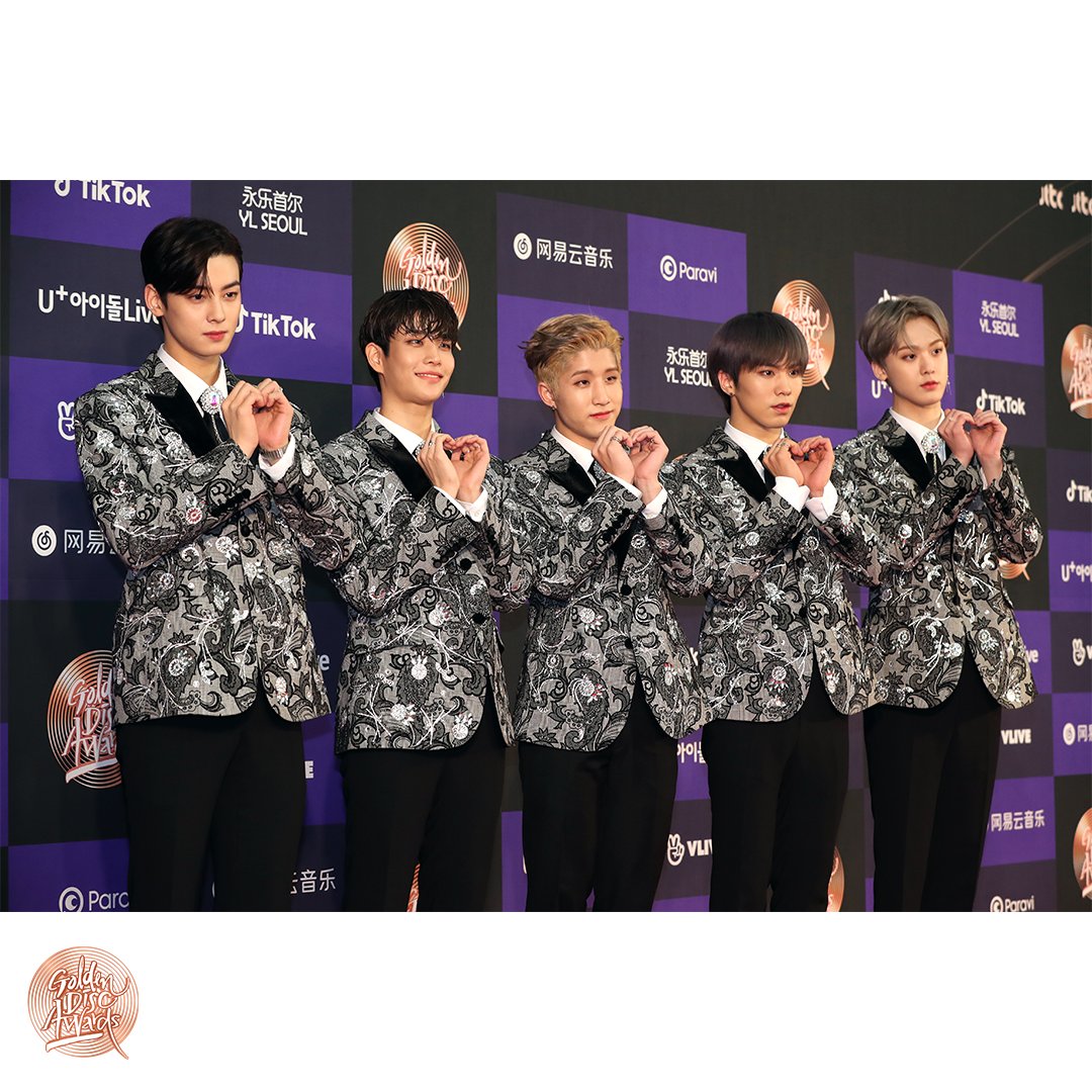 _GoldenDisc's tweet photo. The 34th Golden Disc Awards with TikTok
Album Division Division Redcarpet
ㅤ 
#아스트로 #ASTRO
ㅤ 
#골든디스크어워즈 #goldendiscawards 
#틱톡 #TikTok #골든디스크 #goldendisc #gda
#음반부문 #AlbumDivision
#레드카펫 #REDCARPET https://t.co/AML5eY13lJ