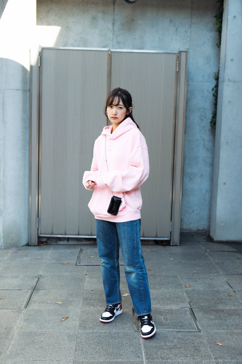 あわつまいの私服 Drop Tokyo掲載のピンクのnikeのパーカーのカジュアルコーディネートです 芸能人の私服 衣装まとめ Woomy