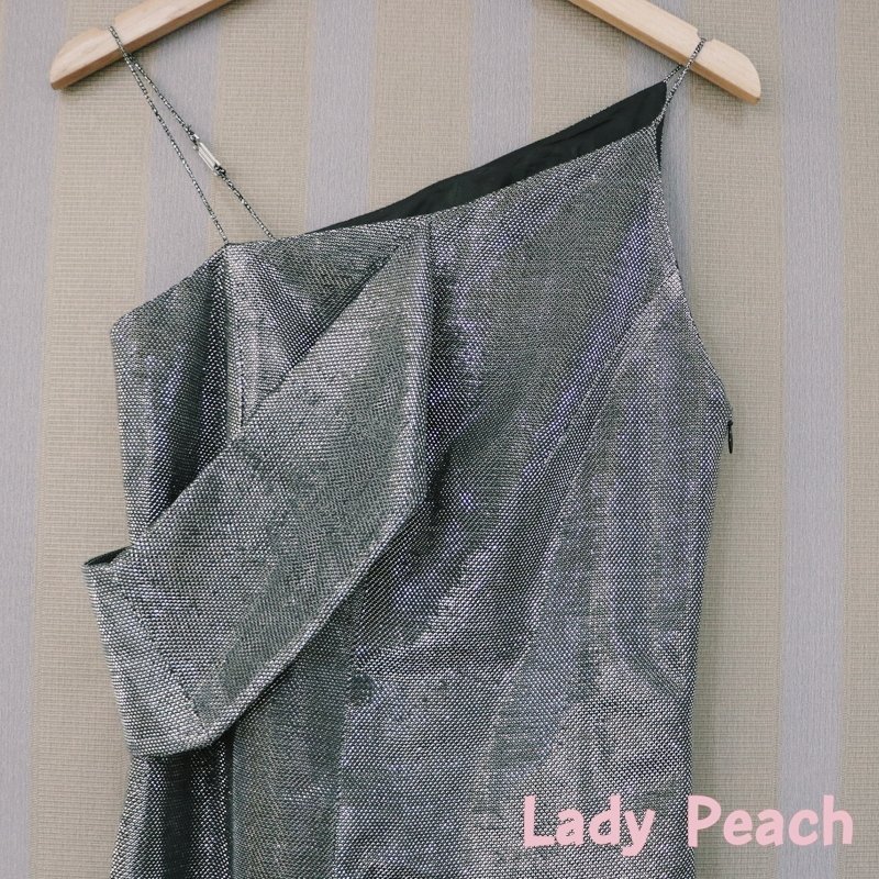 Ladypeachstore's tweet photo. #พร้อมส่ง ชุดออกงาน แบรนด์ MILIN ไซส์ US 0 สีเทา ดีเทลผ่าชายกระโปรงข้างซ้ายด้านหน้า ชุดที่ออกงานแล้วเล่นไฟ ระยิบระยับ 

🍑 ราคา 500 บาท 🍑

📌 สินค้ามือ 2 สภาพนางฟ้า

#ชุดออกงาน #ชุดราตรี #MILIN #ส่งต่อเสื้อผ้า #เสื้อผ้ามือสอง #ชุดออกงานมือสอง #งานเลี้ยง #สังสรรค์ https://t.co/jNH4SH5Mpu
