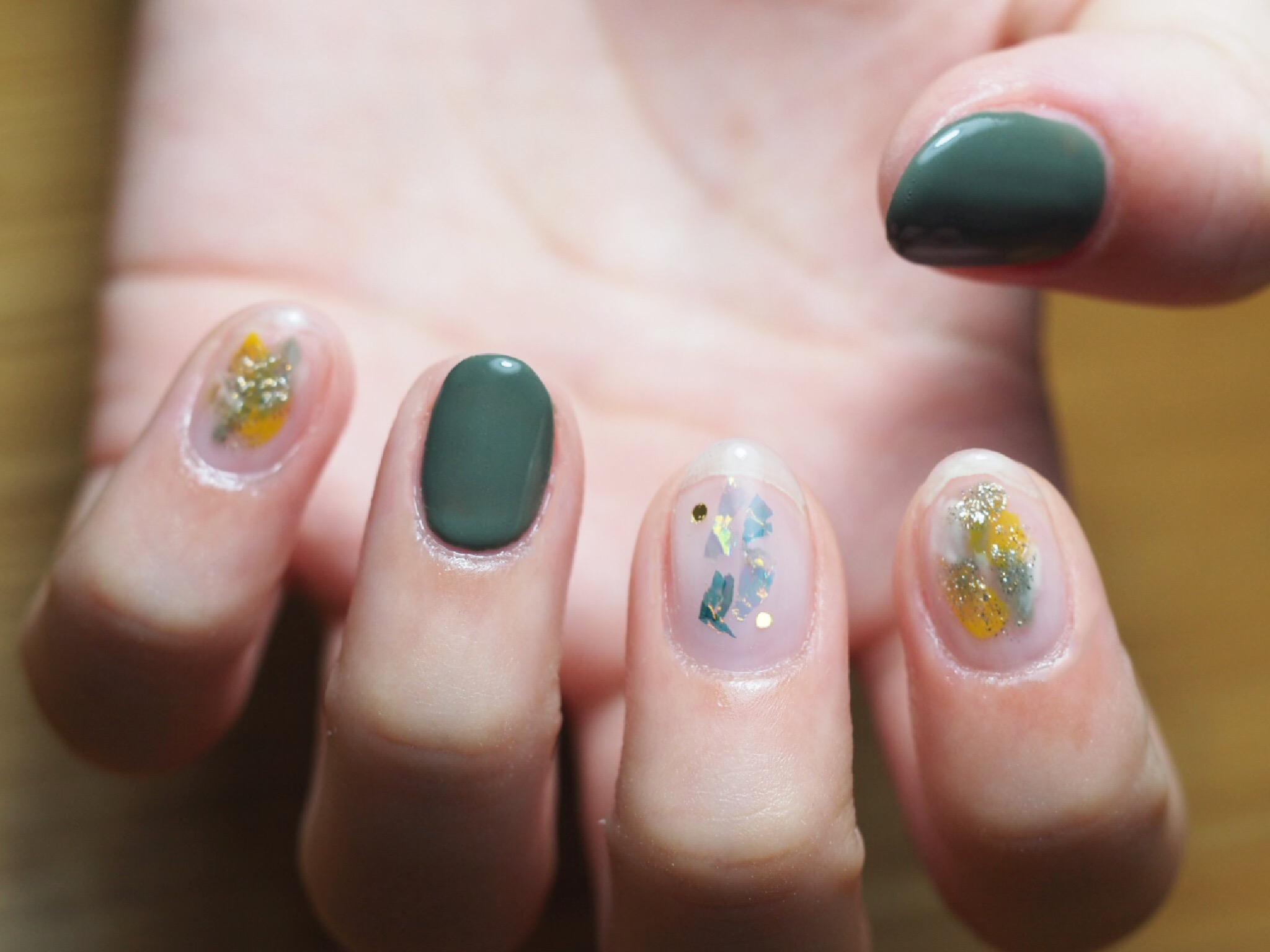 Nail Yumihari 日常使いもできる成人式ネイル お着物のお色に合わせて 7500 ネイル ネイルデザイン ショートネイル ニュアンスネイル デザインネイル 成人式ネイル シンプルネイル 冬ネイル 大人ネイル 中目黒 中目黒ネイルサロン 上品