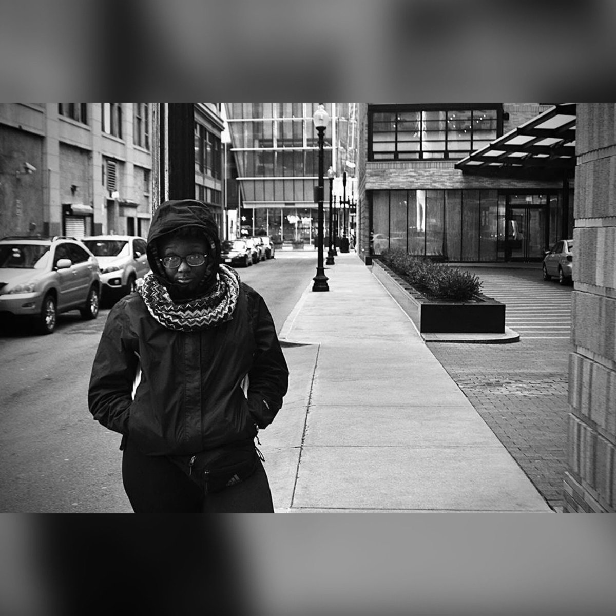 _lilray98_'s tweet photo. Black and White is not sad, it’s poetic ⚫️⚪️✨ 📸: @leftyregphotography
#downtown #photoshoot #bookbro🤟🏾 #family #brothers #blackandwhitephotography https://t.co/Wdu7wJLLkx