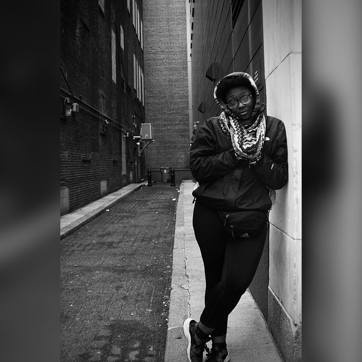 _lilray98_'s tweet photo. Black and White is not sad, it’s poetic ⚫️⚪️✨ 📸: @leftyregphotography
#downtown #photoshoot #bookbro🤟🏾 #family #brothers #blackandwhitephotography https://t.co/Wdu7wJLLkx