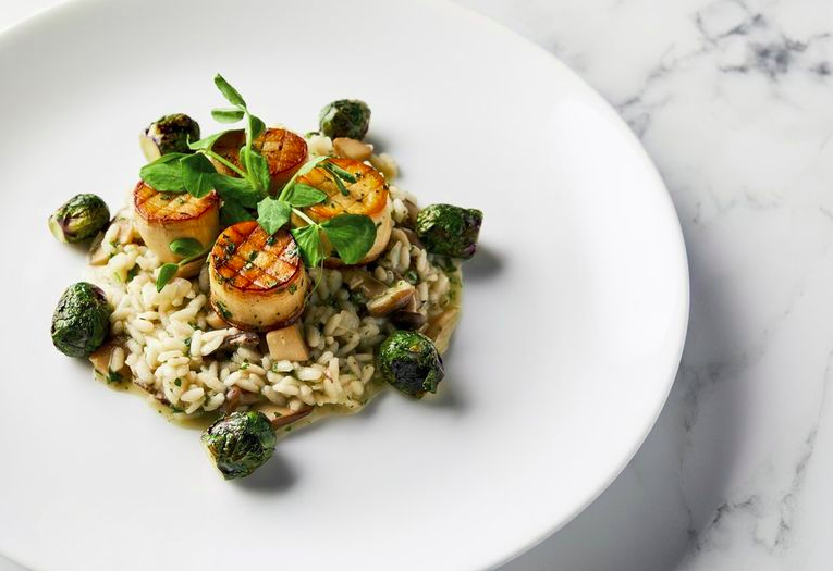 CorpChefLloyd's tweet photo. New Food Sage blog is live... Want to know what the #glitterati at the #goldenglobes #goldenglobes2020 are eating for dinner? Well... the 1,300+ attendees are eating a fully plant-based meal. #vegan. We've got the full menu here https://t.co/IdzWlrlrCv https://t.co/ya5Ibjce6K
