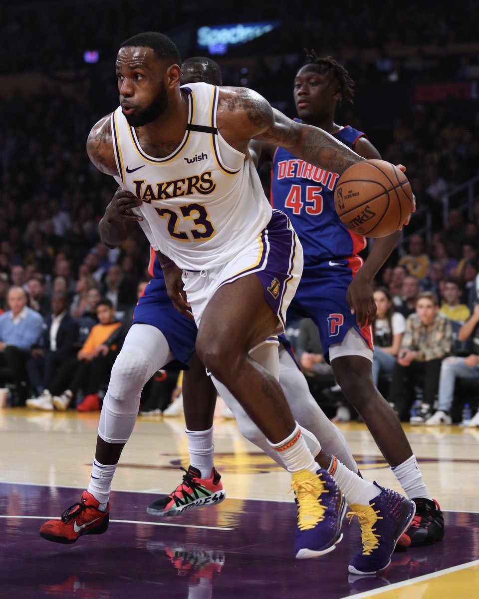 Lakers beat the Pistons 106-99 and improve to 29-7 on the season. Lakers had 20 blocks(1 away from franchise record)🙌🏻💯
Stats:
-James: 21pts/14rebs/11asts
-Davis: 24pts/11rebs/8blks/2asts/3stls
-Caruso: 13pts/3rebs/3asts/2stls
-D12: 11pts/9rebs/5blks
