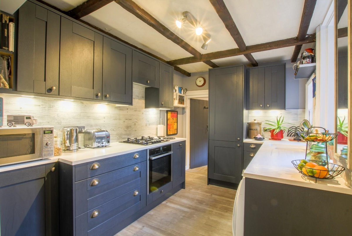 Double fronted detached house 📣📣
Ideal for schools and commuter links 📣📣
Garden with TWO enclosed courtyards 📣📣
Call us today to arrange a viewing! 
rightmove.co.uk/property-for-s…