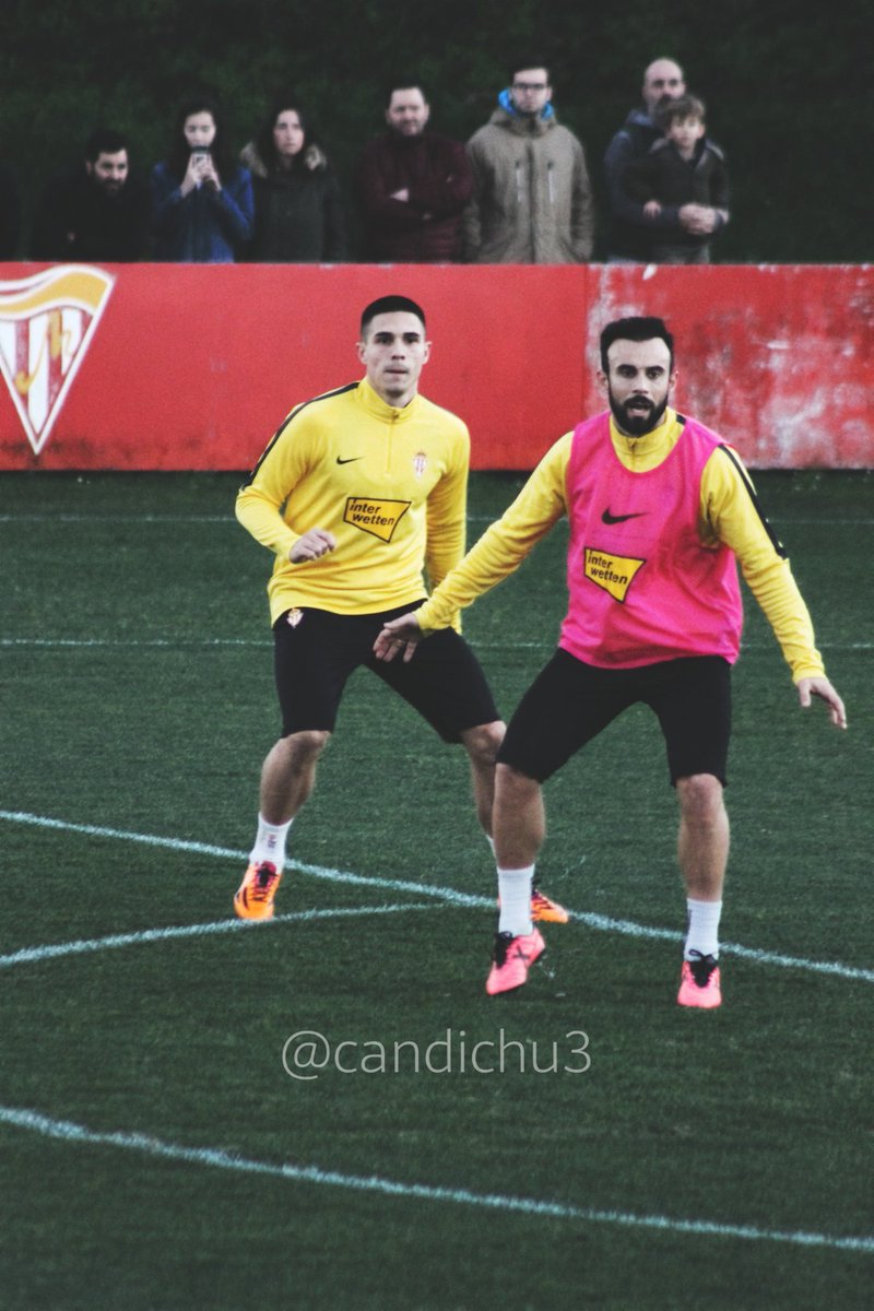 Candusky3's tweet photo. #sportingdegijón #futbol⚽ #deporte  #gijón #asturias #spain🇪🇸 #ReviveTusValores #Detucanterasurgieronvalores #puxasporting #realsportingdegijon💯 #AupaRealSporting #siemprehaciadelante #Sportingalalucha ⚪🔴FOTO : @candichu3 (@Candusky3) https://t.co/Jcc71z6yCW