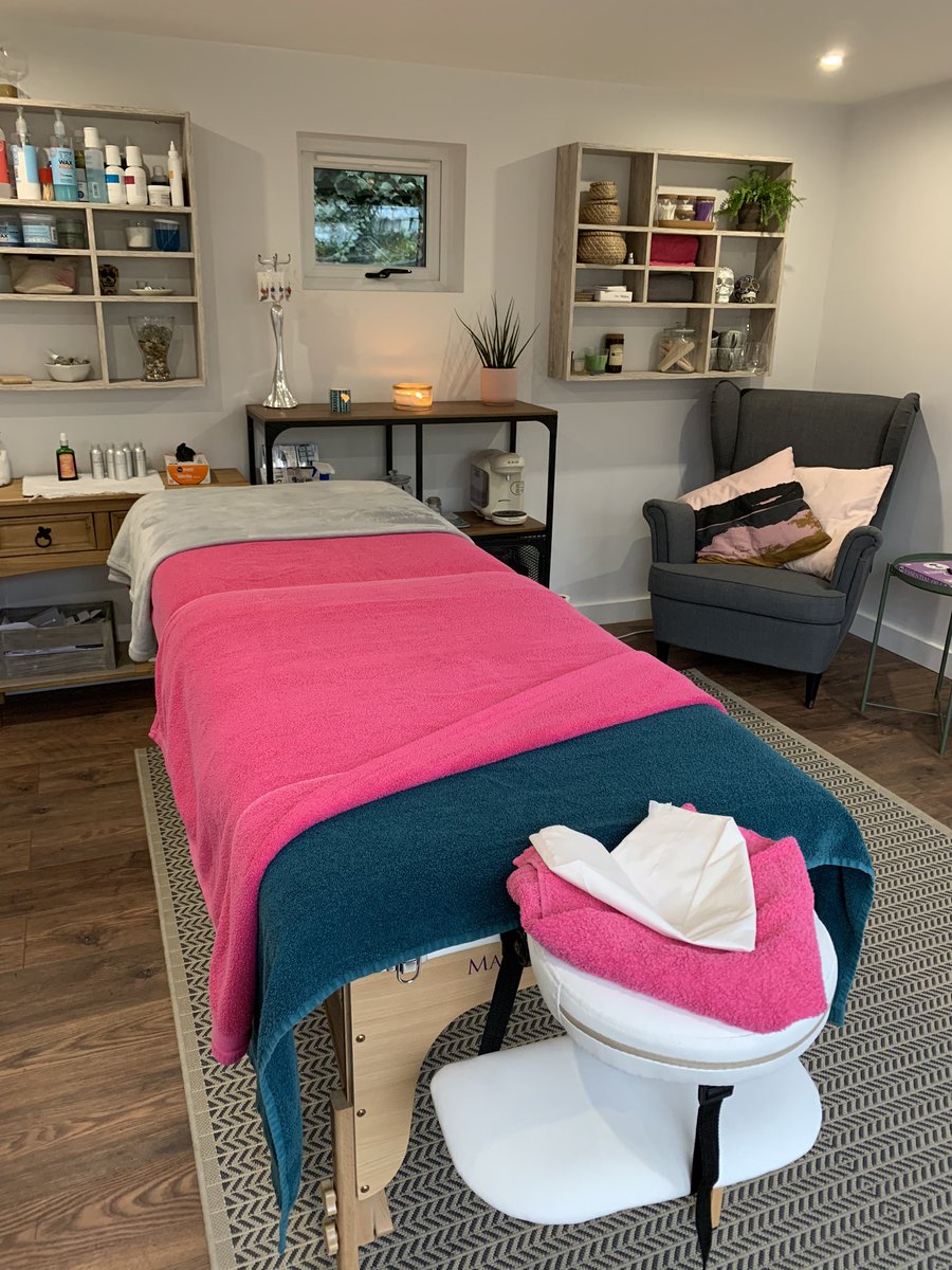 tabithastalons's tweet photo. First client of the New Year kicking it off with a lovely Swedish Back, Neck & Shoulder Massage 💆♀️
What a lovely idea on a chilly day like today 💖
Swedish Back, Neck & Shoulder massage £30 (30mins)
#wdyt #glcard #lovemyjob #lucky #massage #swedish #massage #relax #timeforyou https://t.co/3PAYB0wnfy