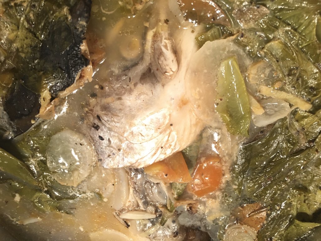 kulotissima's tweet photo. Dahil andito ang Tatay ko, ang ulam namin ay salmon head na sinigang sa miso. ๐ Mga ulo ng salmon binili niya kasi mahal daw yung laman at mas malasa daw yung ulo. Ewan ko saโyo Pa, pero bakit andaming mustasa?
I am #TeamPechay ๐ญ๐ญ๐ญ https://t.co/zDsXAHtREM