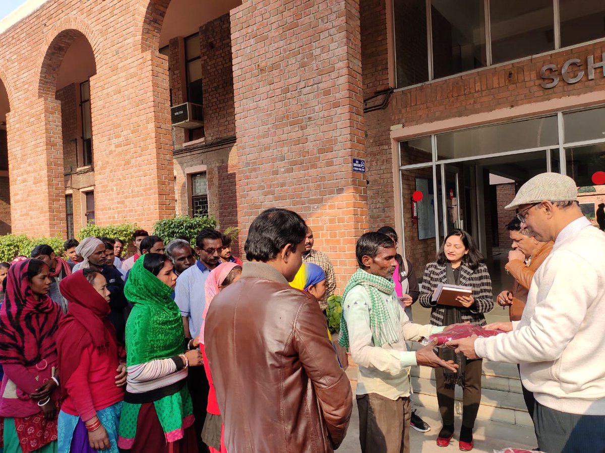 MDIGurgaon's tweet image. The distribution was done by Prof. (Dr.) Pawan Kumar Singh, Director, MDI Gurgaon, in the presence of Prof. Shailendra K. Rai, Chairperson - Student Affairs, Prof. Sharad Tapasvi and Prof. Manoj K. Srivastava. 
(3/3)

#MDIGurgaon #ManDevIan