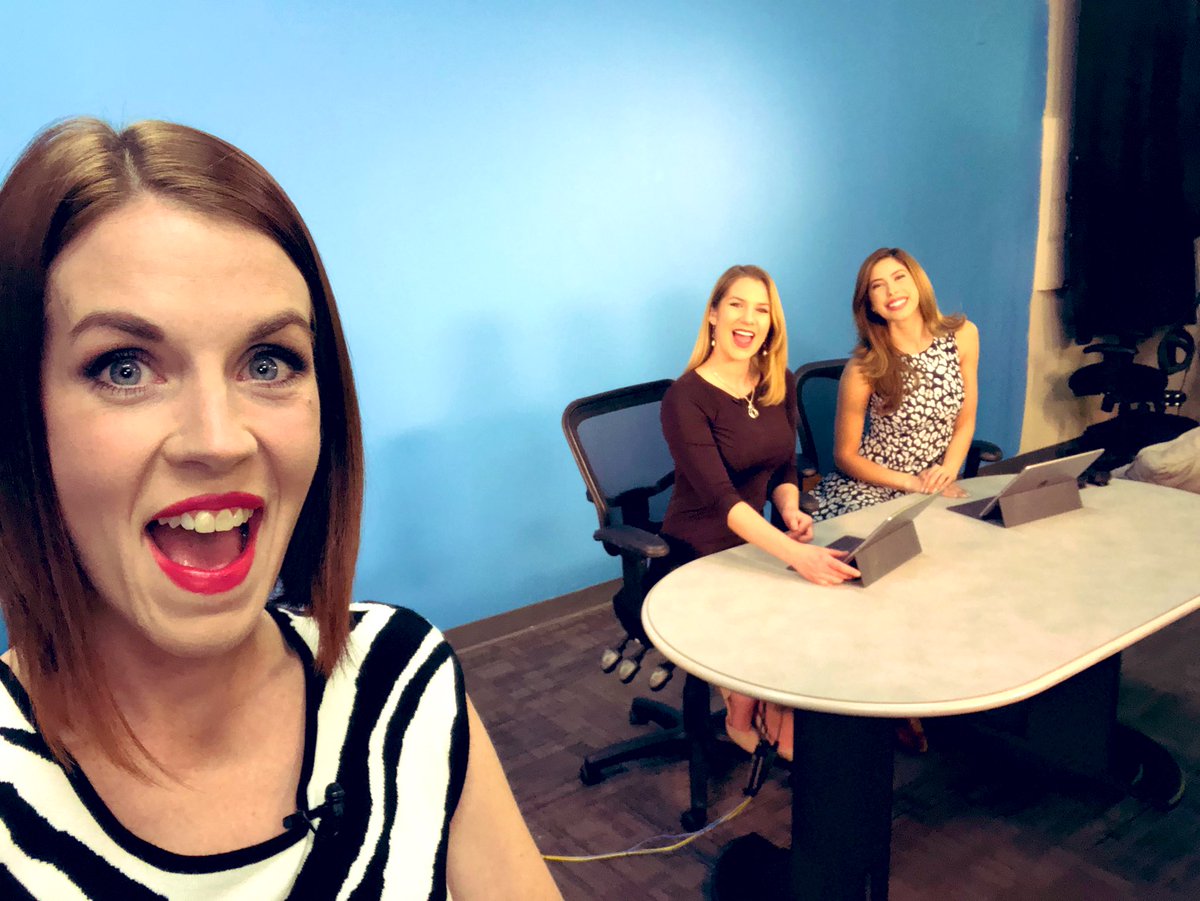 SammiOnAir's tweet photo. Finishing the weekend with my favorite @KMPHFOX26 ladies @MarieEdinger @KimberlyFOX26 🥰😍 #BTS #BlueWall #tunein #temporaryset #fox26news https://t.co/dFAFVlQCxo