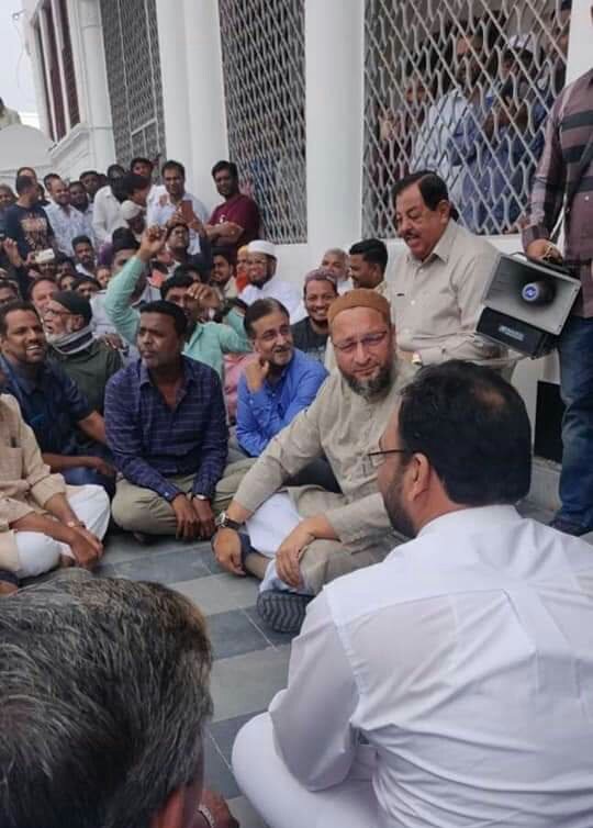pathan_sumaya's tweet photo. #simlicity of My Leader 😍❤ https://t.co/JC93tYrY5a