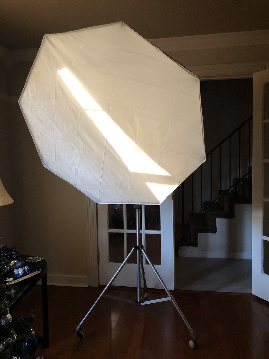 EvyWeath's tweet photo. This was so hard to put together for the first time. Lol but I finally got it! @GodoxPhoto #godox #octabox #octagonsoftbox #photographer https://t.co/IgqutTGOiN