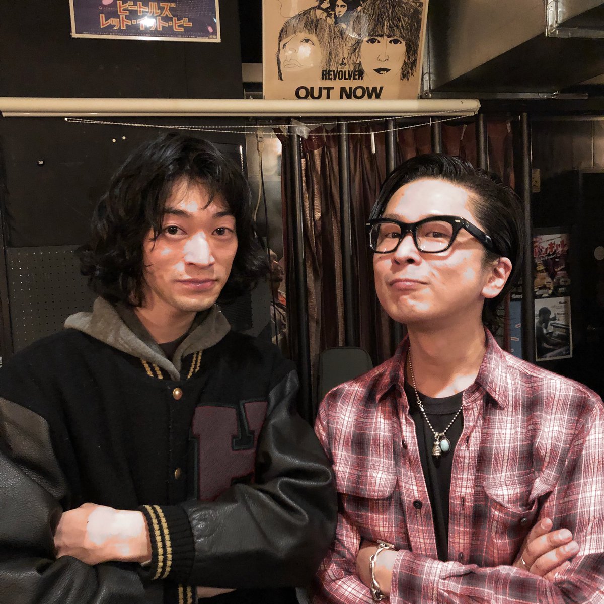 taichi_kodama's tweet photo. 🎸KOBE Rock’n’Roll Collection 2020🎸
ありがとうございました。
神戸Varit.は初めての出演でしたが、とても良い箱でした。
①photo by NABEさん(騒音寺)
②我らのモンドさん(ニートビーツ)
③不意打ちでも画面センターで振り向くTK
④こわいドンタカシ(定期)
#楽しいね
#koberocknrollcollection https://t.co/f5dMk4Gint