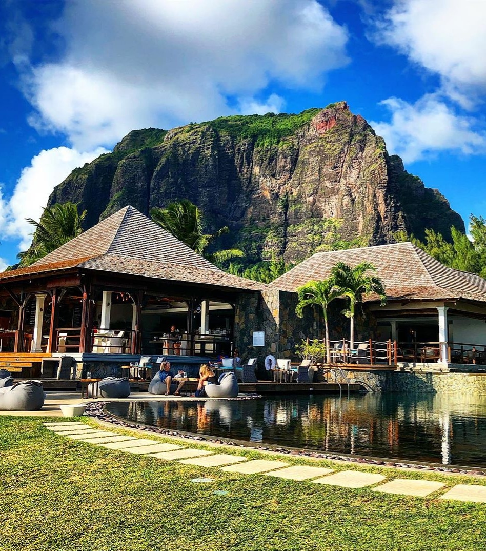 Don't you love waking up and knowing you will have your first coffee here? 💙

#smileallthestay