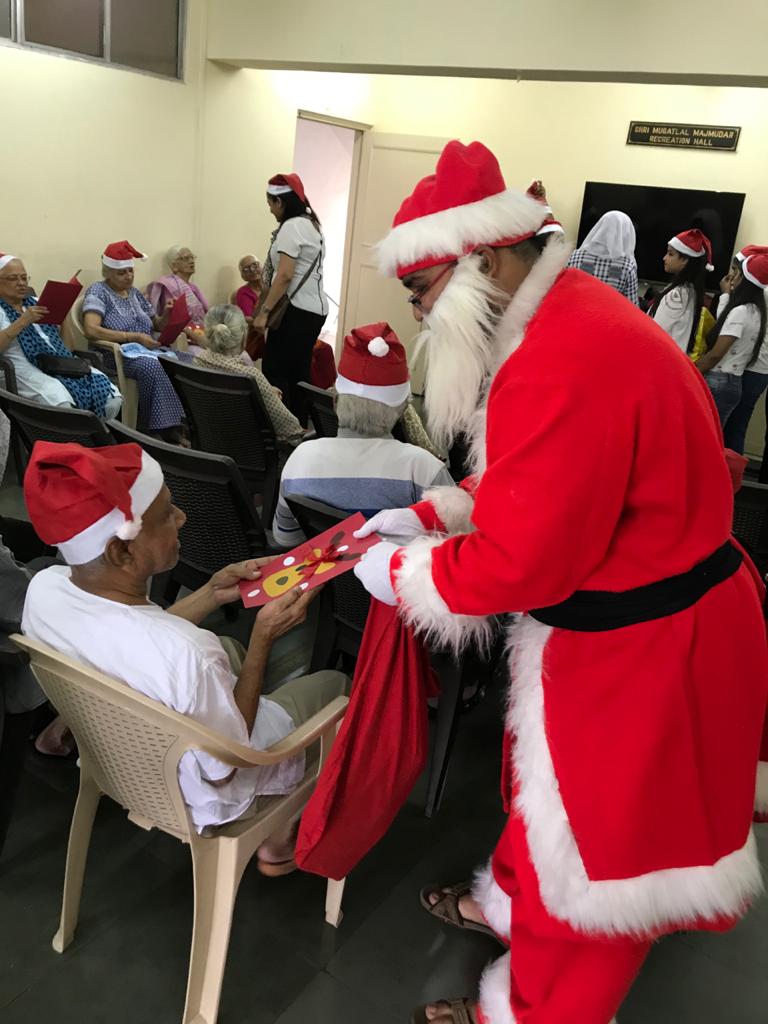 kbsmumbai's tweet photo. @kbsmumbai students visited Shri. Manav Seva Sangh (Sion) Senior Citizen Home on 26th Dec 2019. Glimpses of the same.
#Dayitva #CSR #ManagementLessons https://t.co/eCuKiGo3CS