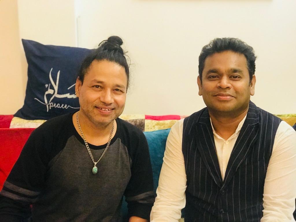 Kailashkher's tweet photo. Since my formatives and the beginning of my career someone I look up to always a music personified, friend, brother and guide,  prodigy genius @arrahman a pride of our भारत । happy birthday जन्मदिन मुबारक । God Bless .
#HappyBirthdayARRahman #inspiration #music #art #life 🙏 https://t.co/b6fJNv2N8A