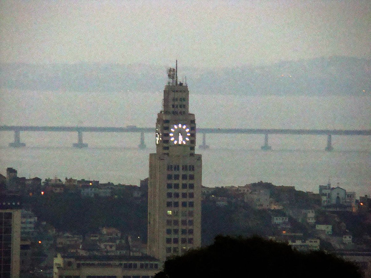 itsaclock tweet picture