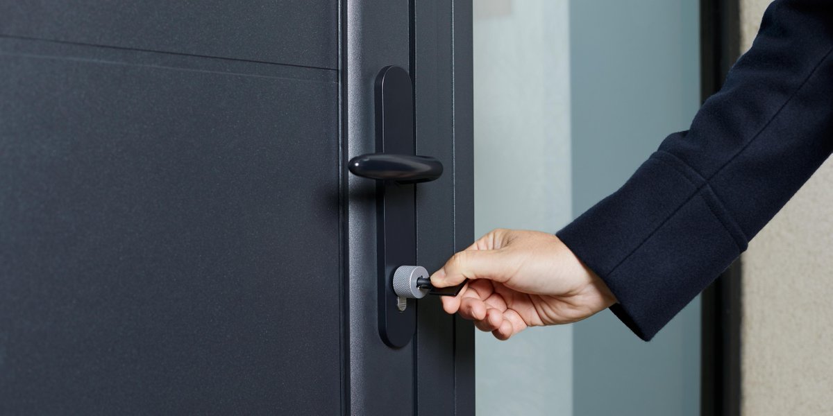 netatmo's tweet photo. Here is our new Security product: the Smart Doorlock and Keys! Lock and unlock your front door by inserting your Netatmo Smart Key just like a conventional key, or by using your smartphone ➡️ https://t.co/Vmku2UeF1w #CES2020 https://t.co/SI3JXMIoeL
