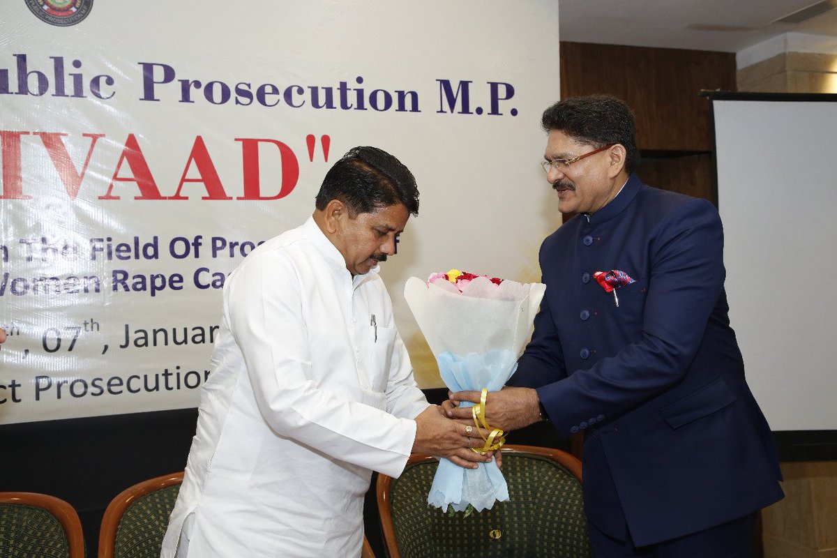 mpprosecution's tweet photo. दिनांक 05 जनवरी 20 को अभियोजन अधिकारियों की राज्‍यस्‍तरीय कार्यदक्षता संवर्धन कार्यशाला संवाद का आयोजन होटल सयाजी, इंदौर में किया गया। जिसमें श्री बाला बच्‍चन, मान0 गृहमंत्री मप्र तथा महानिदेशक/संचालक लोक अभियोजन मप्र श्री पुरूषोत्‍तम शर्मा जी (आईपीएस) की गरिमामयी उप‍स्थिति रही। https://t.co/xHpxaiidL0