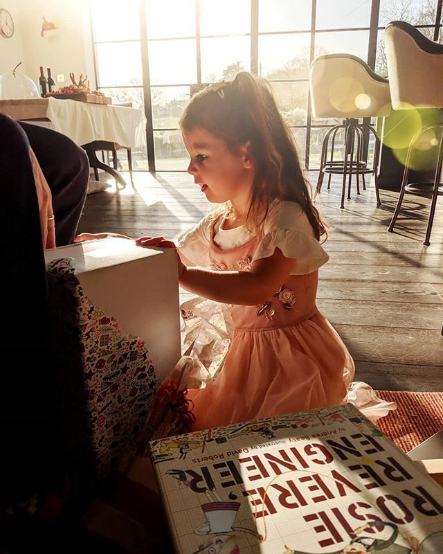 knicker_elastic's tweet photo. The sunniest Christmas morning in memory! I'm pretty certain this Christmas blew GiGi's mind. 
From her first proper sleepover with all her cousins (finally falling sleep at 11pm!) to discovering their filled stockings at 2:25am 😲. Santa bringing WAY more things than she ask… https://t.co/JSQpWqjHS1