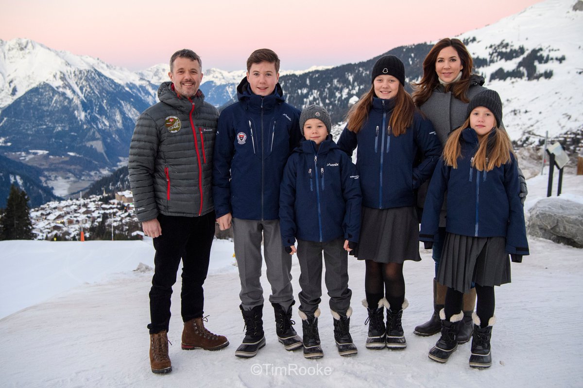 royalfocus1's tweet photo. Prince Christian, Princess Isabella, Prince Vincent and Princess Josephine accompanied by Crown Princess Mary and Crown Prince Frederik attend a photocall to mark the start of a 12-week school break at the Lemania-Verbier International School in Switzerland #royals #Kongehuset https://t.co/hUEKSLZvuO