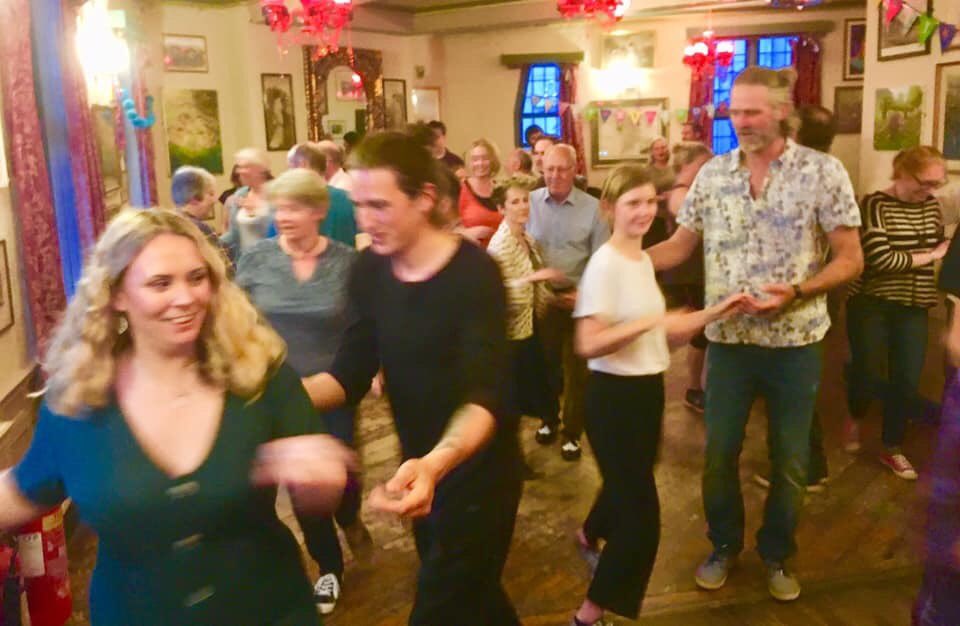 #yeehaw , we are back!! Join us tonight <a href="/GC_Brighton/">Good Companions Pub</a> for Beginners #swingdance class at 7.30, Improvers 8.30 and Practice Time from 9.40. We can’t wait to see you and welcome everyone whose first class it is, no need to book, just turn up 😀

facebook.com/events/s/swing…