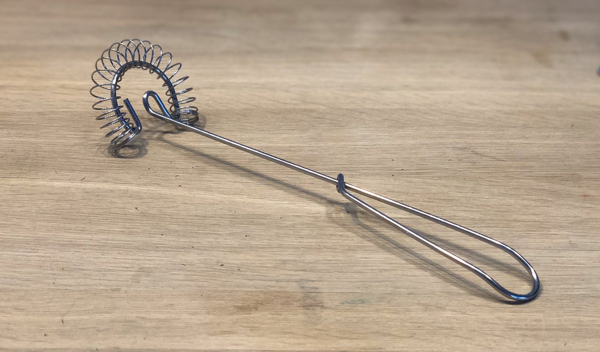 Ein weiteres Bild aus der Reihe „Menschen, die auf Küchengegenstände starren“ :) 
#kuechenkritzelei #kleineKunstklasse